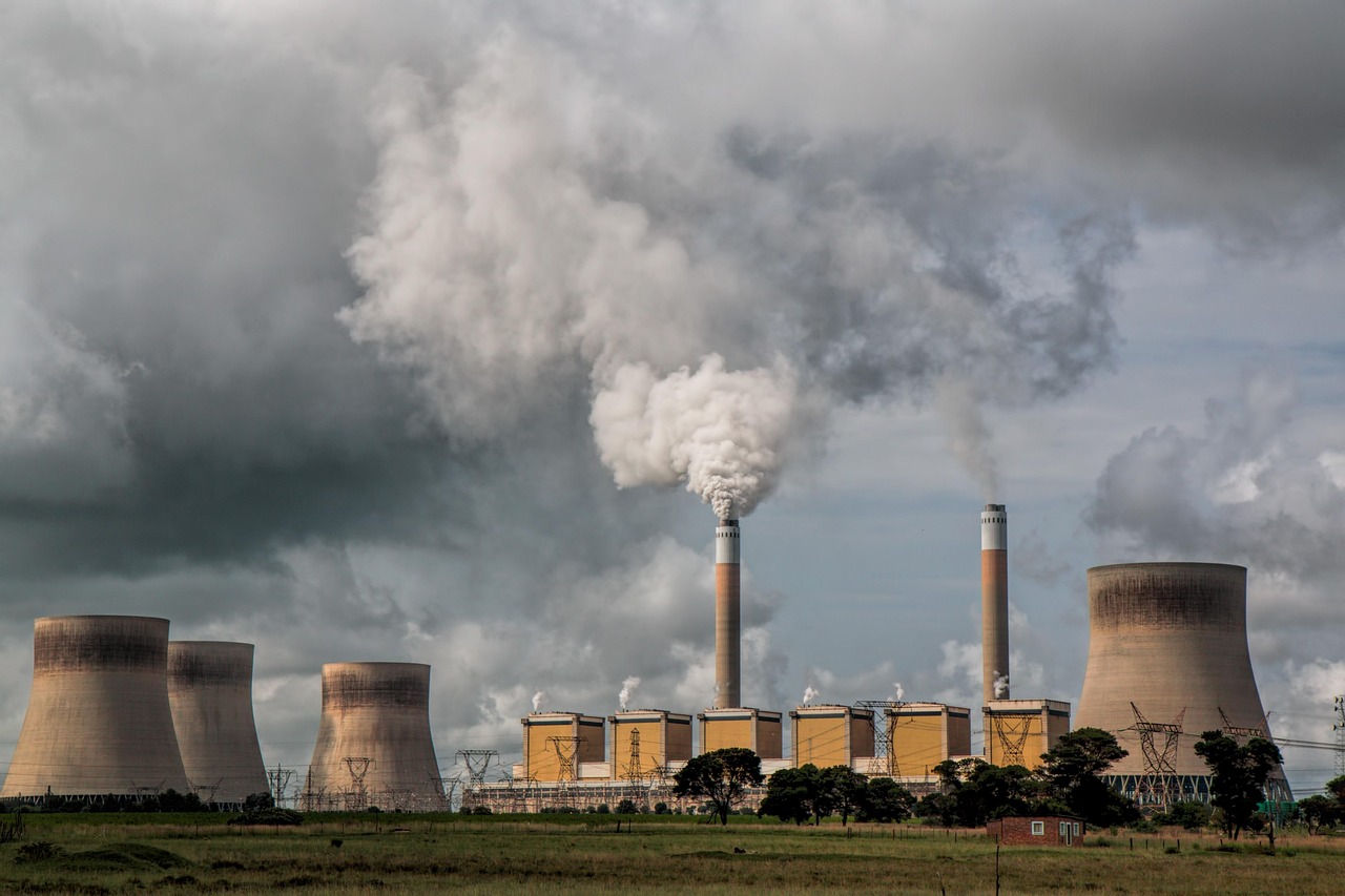 Coal-fired power plant. Photo CC by stevepb on Pixabay.